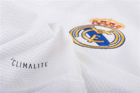 Real Madrid Crest of Real Madrid 2018/2019 Home Soccer Jersey